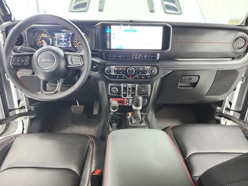 Used 2024 Jeep Wrangler Unlimited Rubicon AWD/4WD image 25
