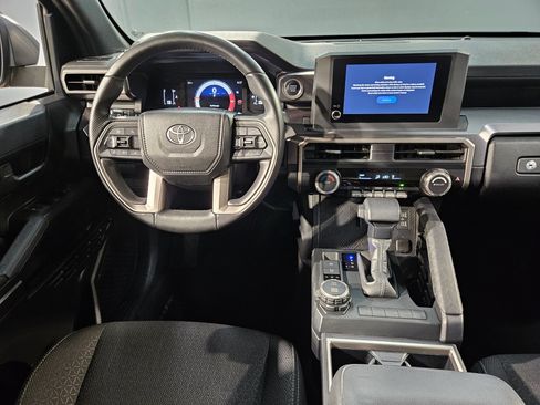 Used 2025 Toyota 4Runner SR5 AWD/4WD image 9