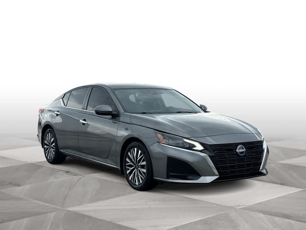 Used 2023 Nissan Altima 2.5 SV FWD image 2