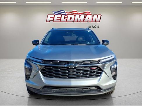 Used 2025 Chevrolet Trax RS w/ Sunroof Package FWD image 9