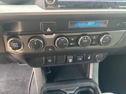 Used 2022 Toyota Tacoma TRD Off-Road AWD/4WD image 23