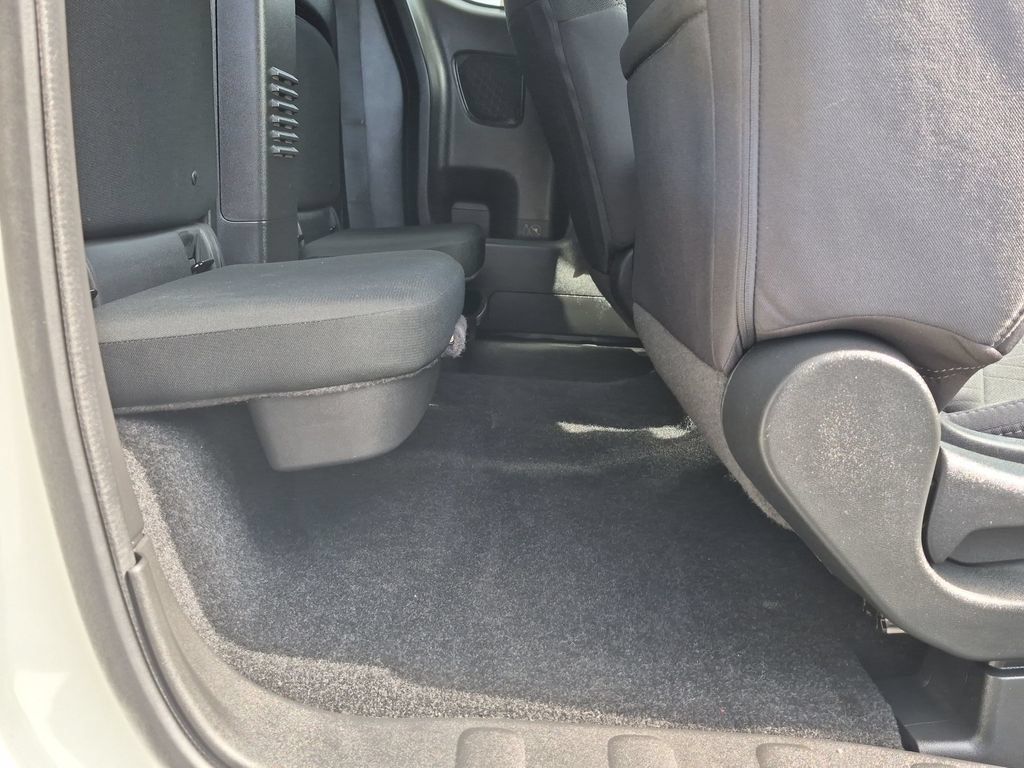 Used 2025 Nissan Frontier SV AWD/4WD image 22