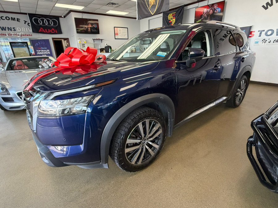 Used 2022 Nissan Pathfinder Platinum AWD/4WD image 6