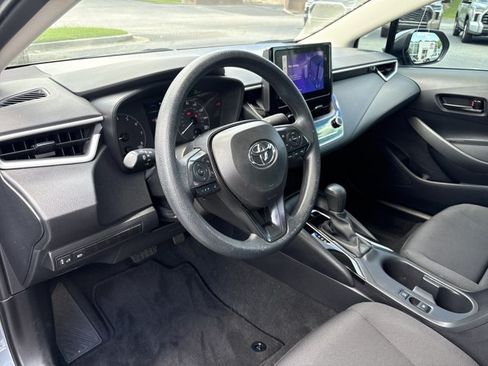 Used 2025 Toyota Corolla LE FWD image 9