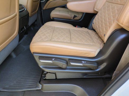 Used 2023 Cadillac Escalade Premium Luxury image 41