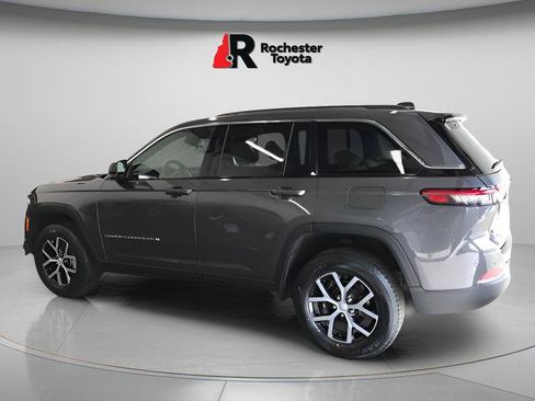 Used 2023 Jeep Grand Cherokee Limited AWD/4WD image 4