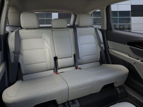 New 2026 Lincoln Nautilus Premier AWD/4WD image 11