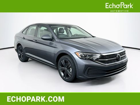 Used 2022 Volkswagen Jetta SE w/ Panoramic Sunroof Package FWD image 1