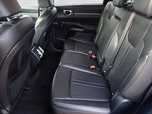 Used 2024 Kia Sorento S image 9
