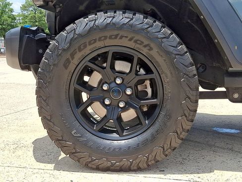 Used 2024 Jeep Wrangler Unlimited AWD/4WD image 8