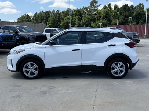 Used 2024 Nissan Kicks S FWD image 9