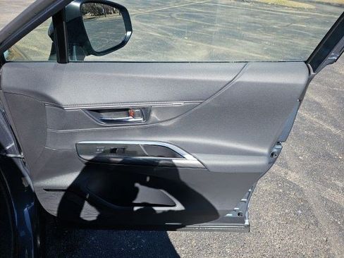 Used 2024 Toyota Venza XLE image 15