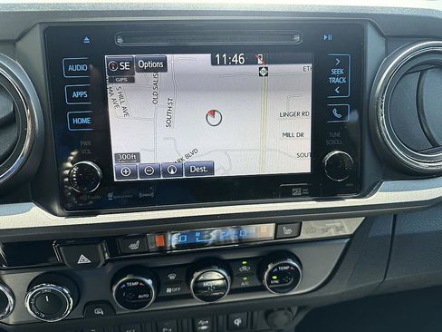 Used 2016 Toyota Tacoma TRD Off-Road w/ Premium & Technology Package AWD/4WD image 16