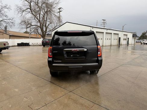 Used 2020 GMC Yukon Denali w/ Denali Premium Package image 29