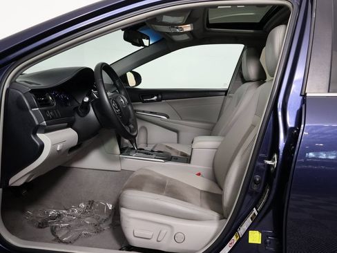 Used 2014 Toyota Camry XLE w/ Leather Package FWD image 10