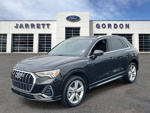 Used 2022 Audi Q3 2.0T Premium Plus w/ Premium Plus Package AWD/4WD image 2
