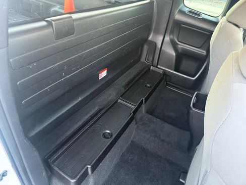 Used 2016 Toyota Tacoma SR5 image 16