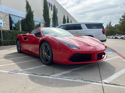 Used 2017 Ferrari 488 GTB RWD image 3