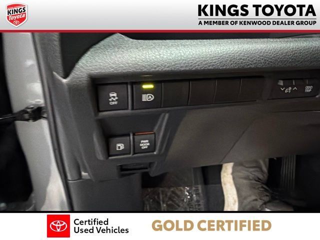 Used 2025 Toyota Sienna XSE AWD/4WD image 29