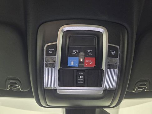 Used 2025 RAM 1500 Laramie AWD/4WD image 15