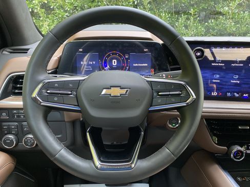 Used 2025 Chevrolet Tahoe High Country AWD/4WD image 19