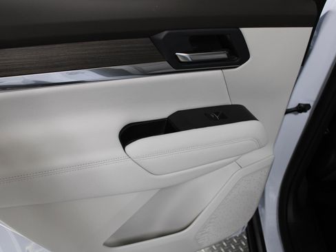 New 2026 GMC Terrain Denali w/ LPO, Black Badging Package image 28