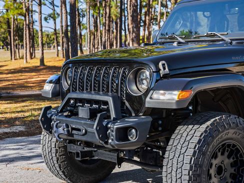 Used 2020 Jeep Gladiator Sport AWD/4WD image 3