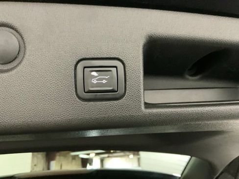 Used 2021 Chevrolet Equinox LT FWD image 39