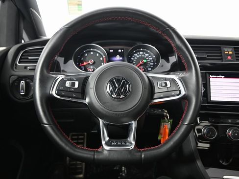 Used 2018 Volkswagen Golf 4-Door image 32