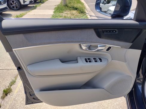 New 2026 Volvo XC90 B5 Ultra w/ Protection Package image 10