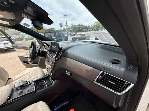 Used 2017 Mercedes-Benz GLS 550 4MATIC image 29
