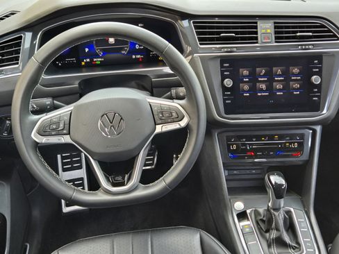 Used 2023 Volkswagen Tiguan SE R-Line FWD image 28