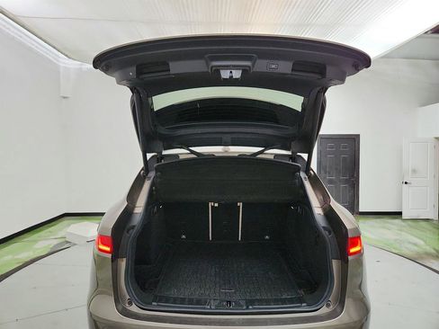 Used 2017 Jaguar F-PACE Prestige image 31