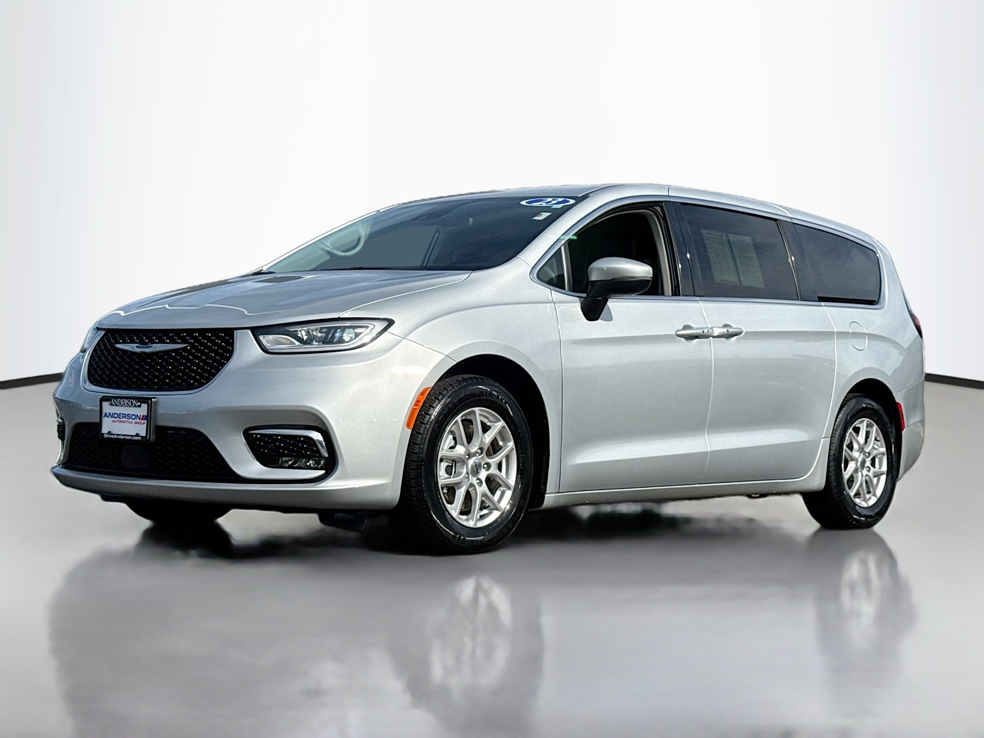 Used 2023 Chrysler Pacifica Touring-L FWD image 12