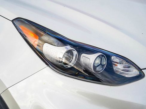 Used 2021 Kia Sportage S image 2