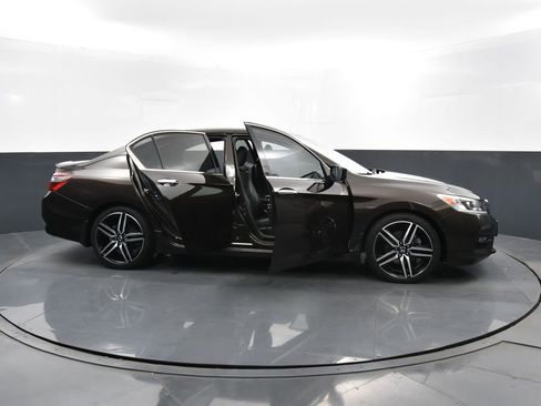 Used 2016 Honda Accord Sport image 36