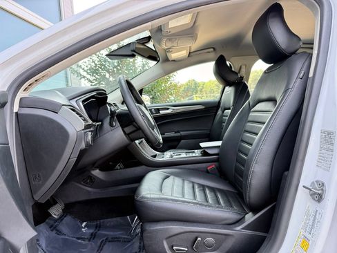 Used 2018 Ford Fusion SE w/ Equipment Group 602A FWD image 12
