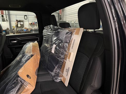 Used 2025 RAM 2500 Big Horn AWD/4WD image 34