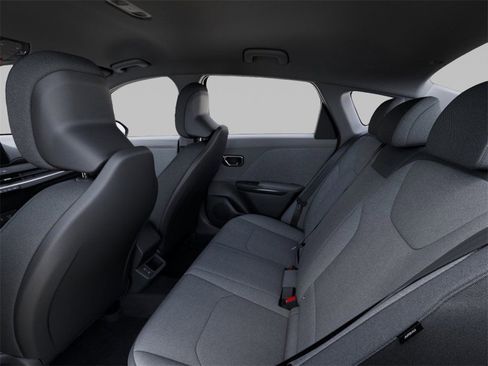 New 2025 Kia K4 LXS image 18