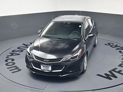 Used 2018 Chevrolet Cruze LT w/ Convenience Package image 30