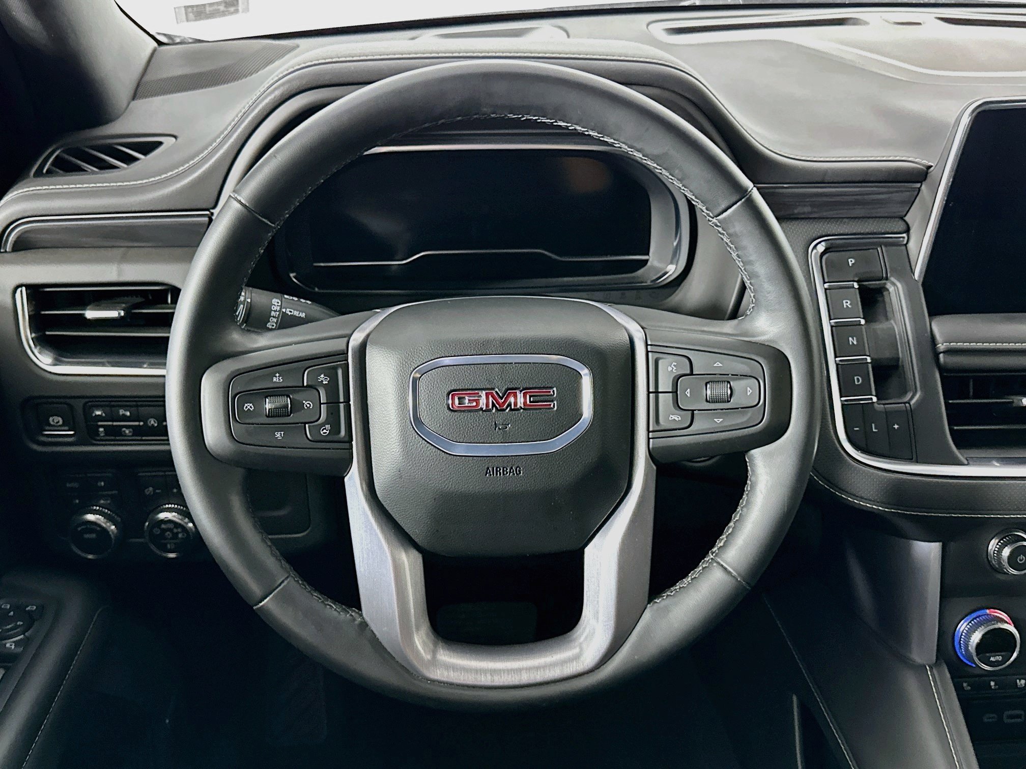 Used 2024 GMC Yukon SLT w/ SLT Premium Package AWD/4WD image 18