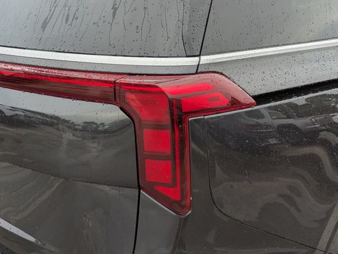 New 2026 Kia Carnival FWD image 11