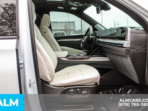 Used 2026 Cadillac Escalade ESV Platinum Sport image 23