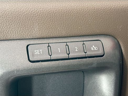 Used 2014 GMC Sierra 1500 SLT w/ SLT Crew Cab Value Package image 29