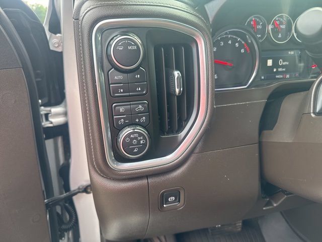 Used 2021 Chevrolet Silverado 1500 LTZ AWD/4WD image 19
