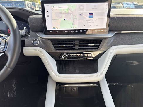 Used 2025 Ford Explorer Platinum w/ LUX Leather Package image 30