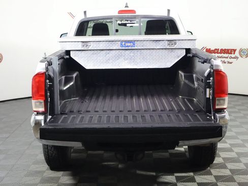 Used 2020 Toyota Tacoma SR5 AWD/4WD image 10