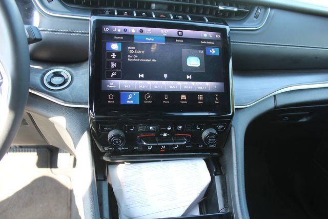 Used 2024 Jeep Grand Cherokee L Limited w/ Luxury Tech Group II AWD/4WD image 14