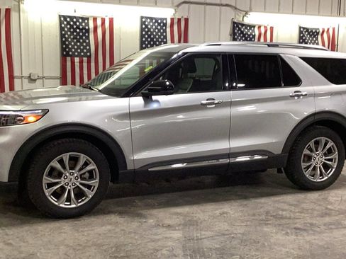 Used 2020 Ford Explorer Limited image 2