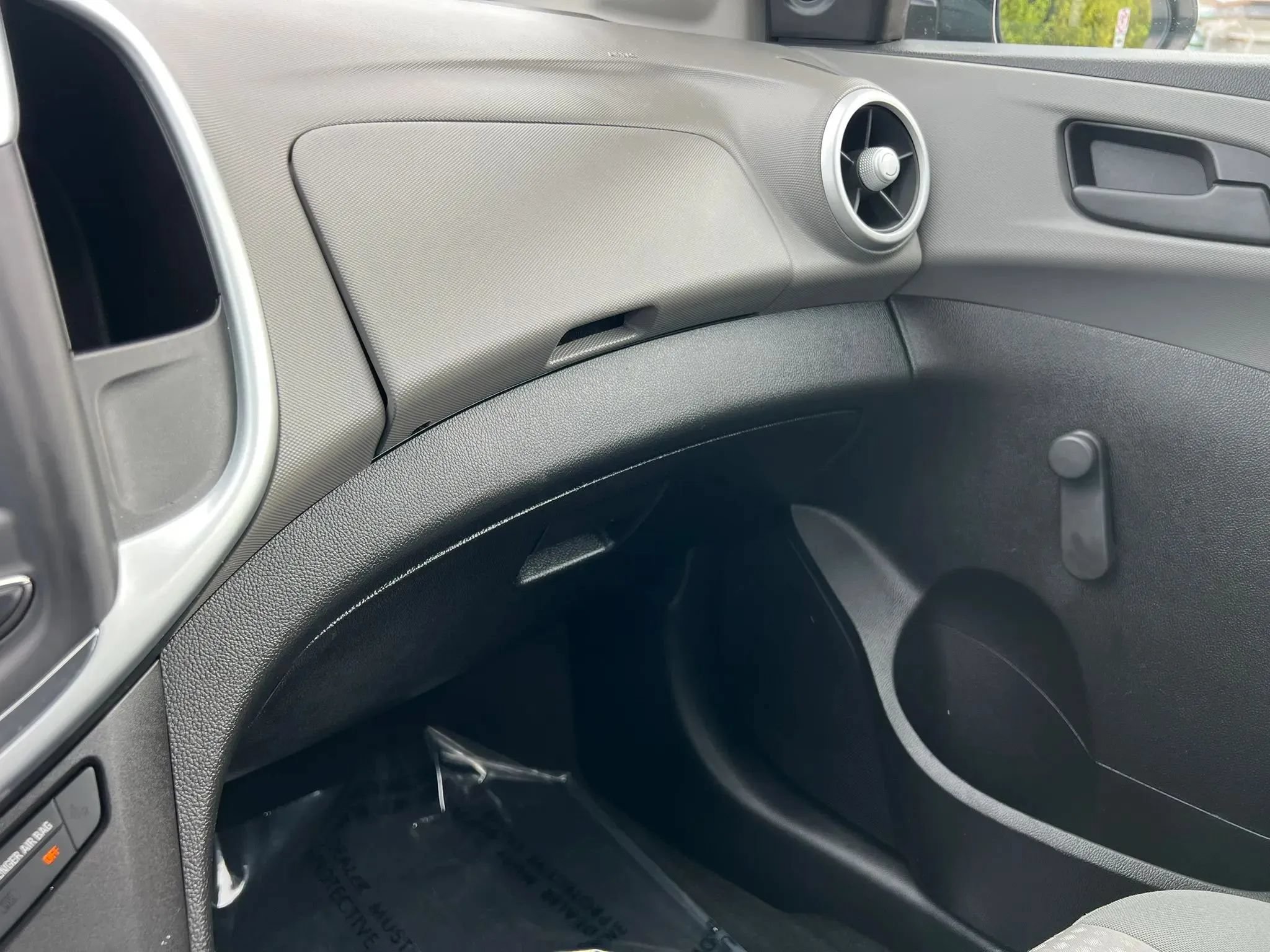 Used 2017 Chevrolet Sonic LT FWD image 27